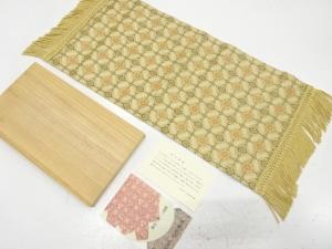 川島織物製　角立華紋織り出し　卓布